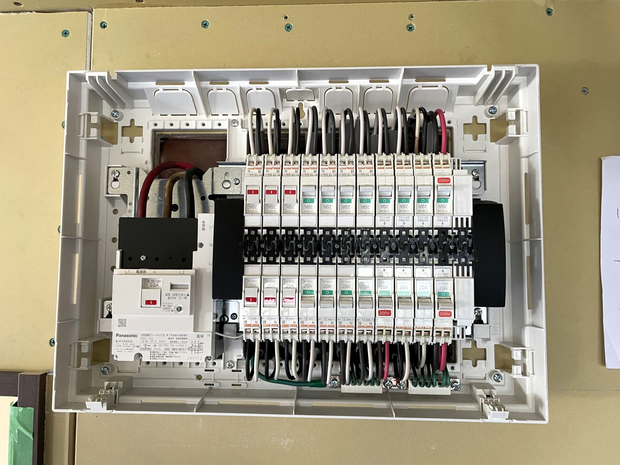 分電盤と電気回路の整理状況｜電気設備更新工事