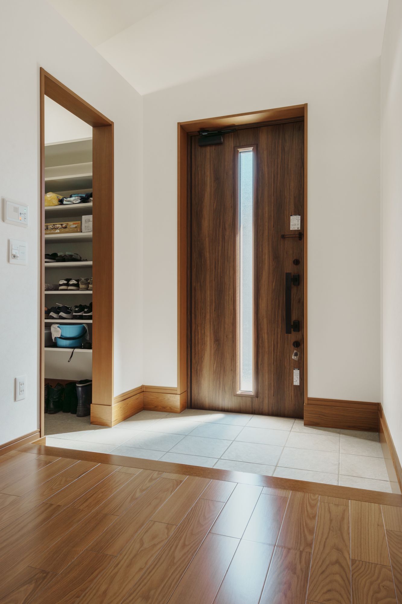 玄関とシューズクロークのある平屋住宅