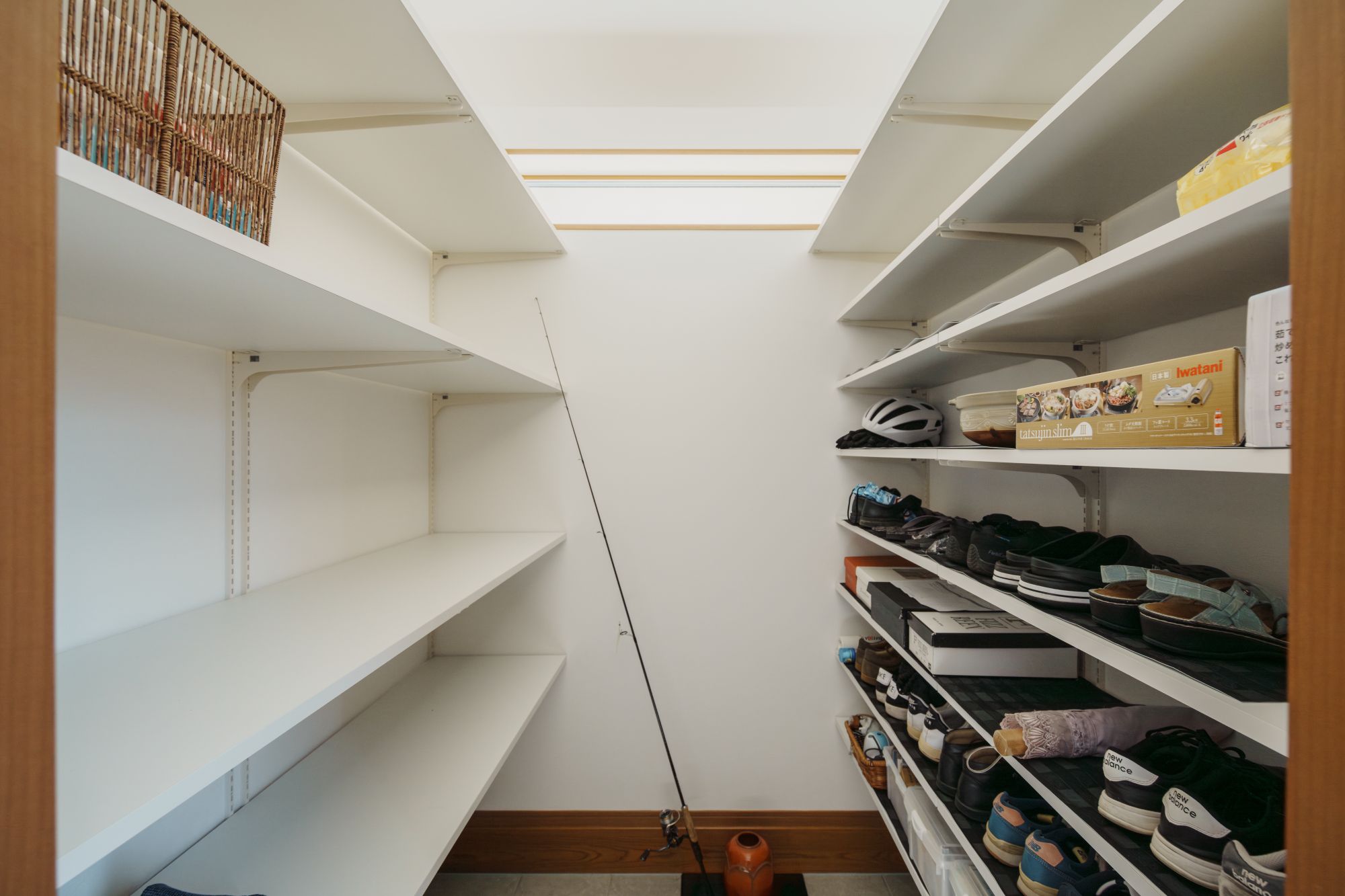 可動棚のあるシューズクローク