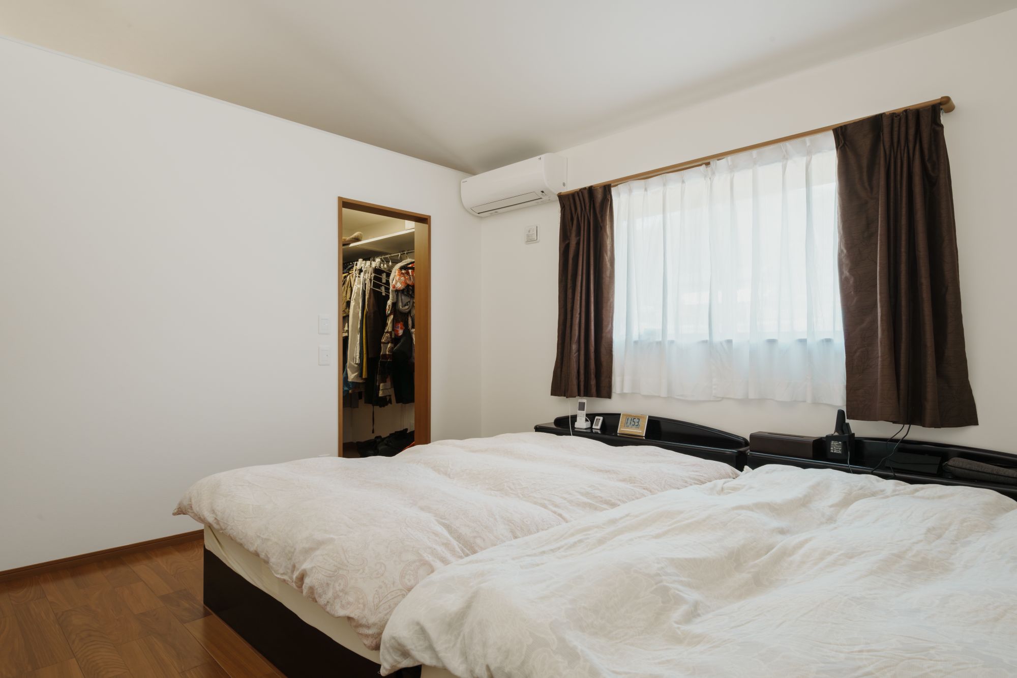 主寝室とウォークインクローゼット