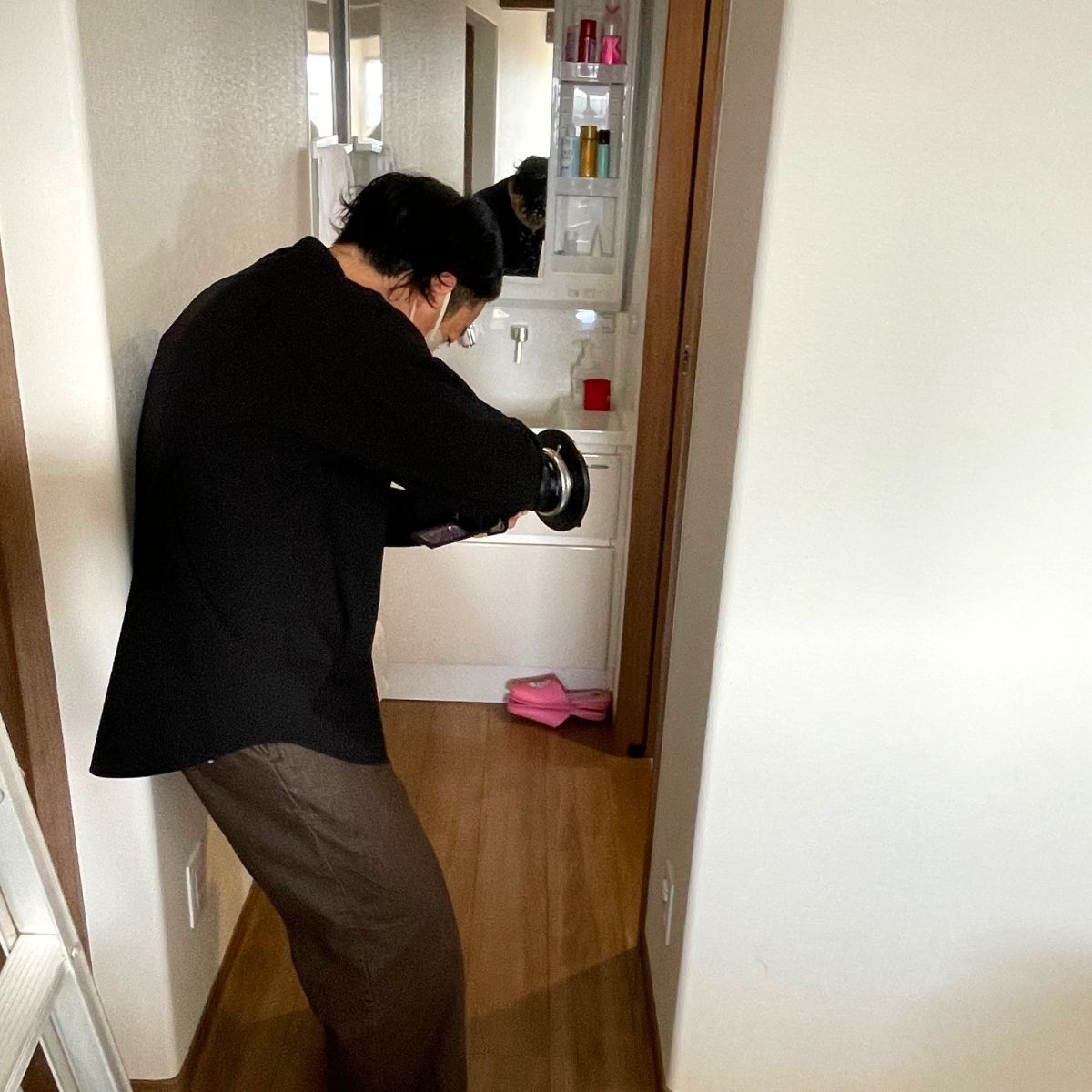 完成住宅の施工事例を撮影している様子