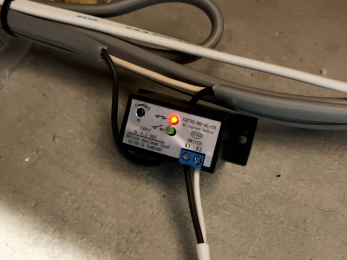 乾太くん運転時に反応して点灯する電流検出スイッチ