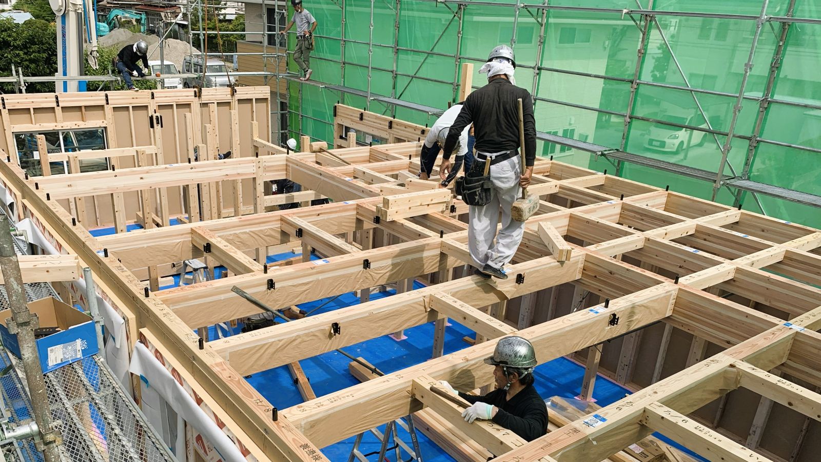 山梨県産ヒノキを使用した木造住宅の上棟風景