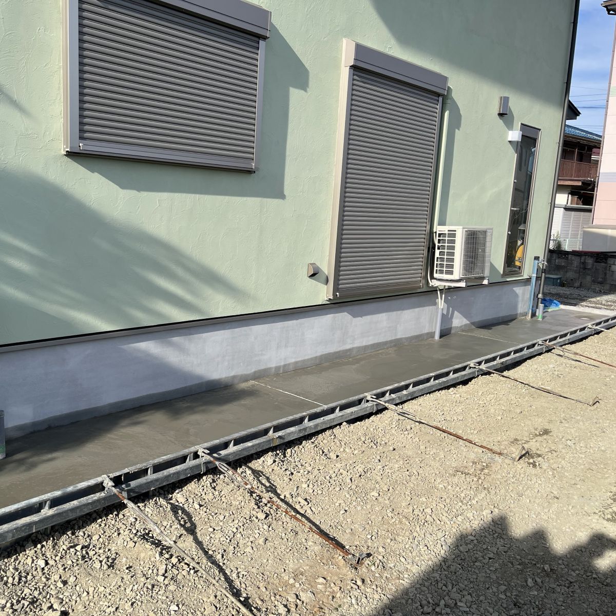 犬走りコンクリート打設後の仕上がり状況