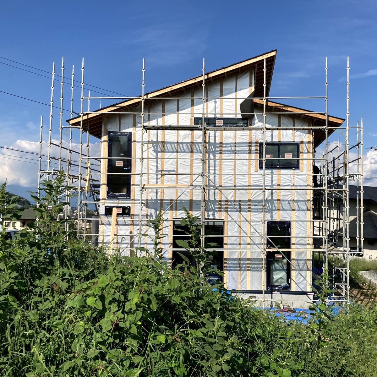 外壁と屋根に遮熱シートを施工した住宅全体の様子