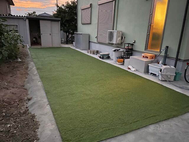 人工芝施工後の庭の仕上がり