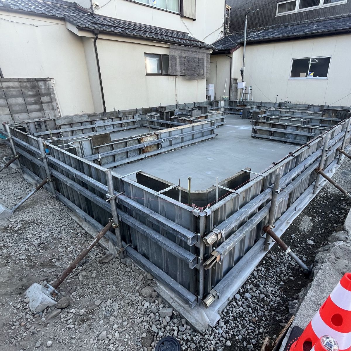 住宅基礎のコンクリート打設後の全景