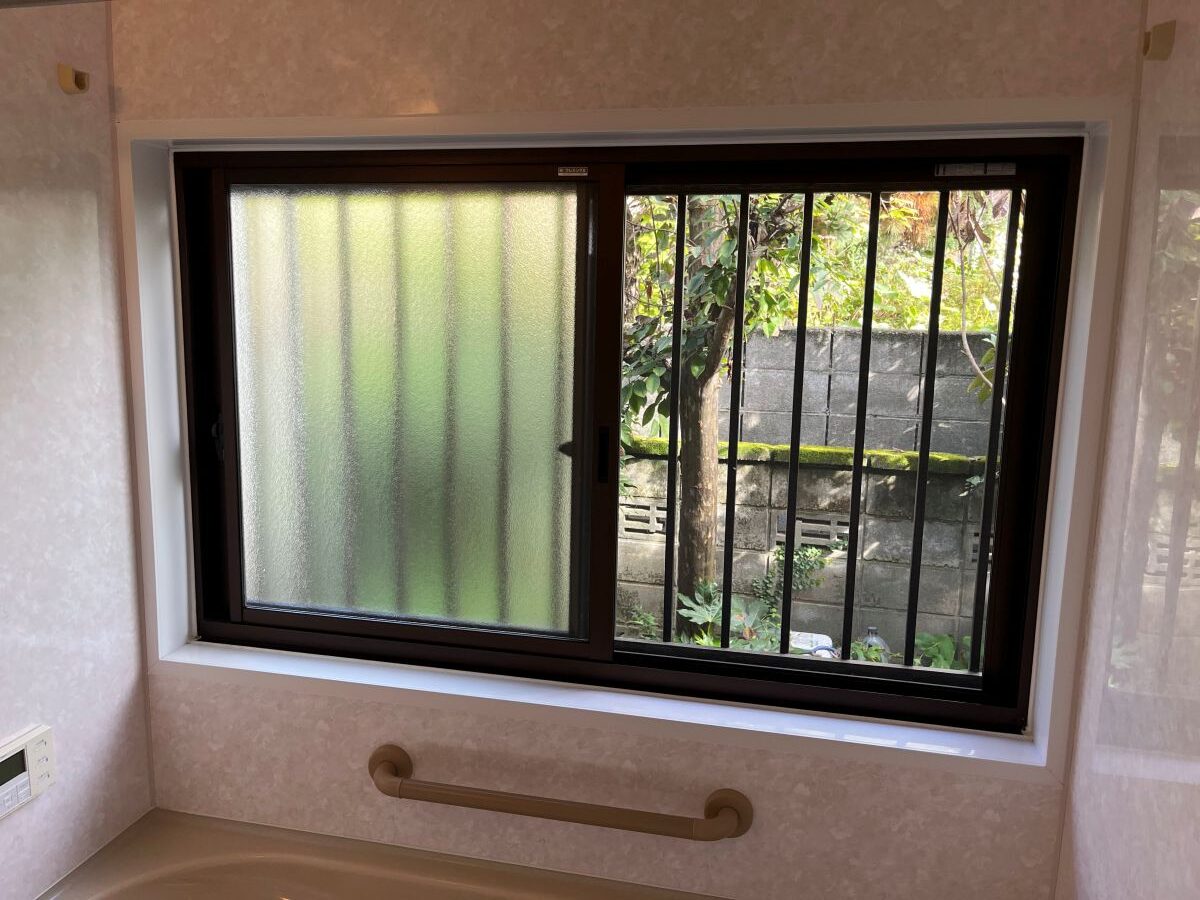 浴室の既存窓（内窓設置前）