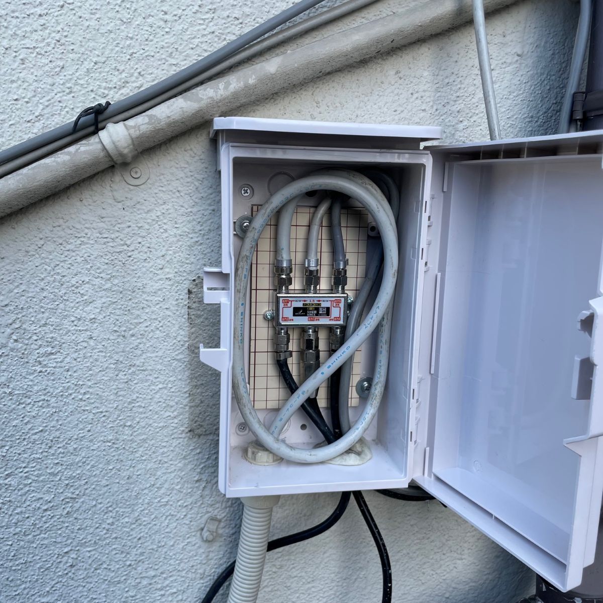 新設したケーブルテレビ分配器
