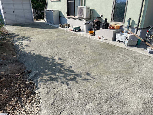 人工芝施工前の砂による下地整地