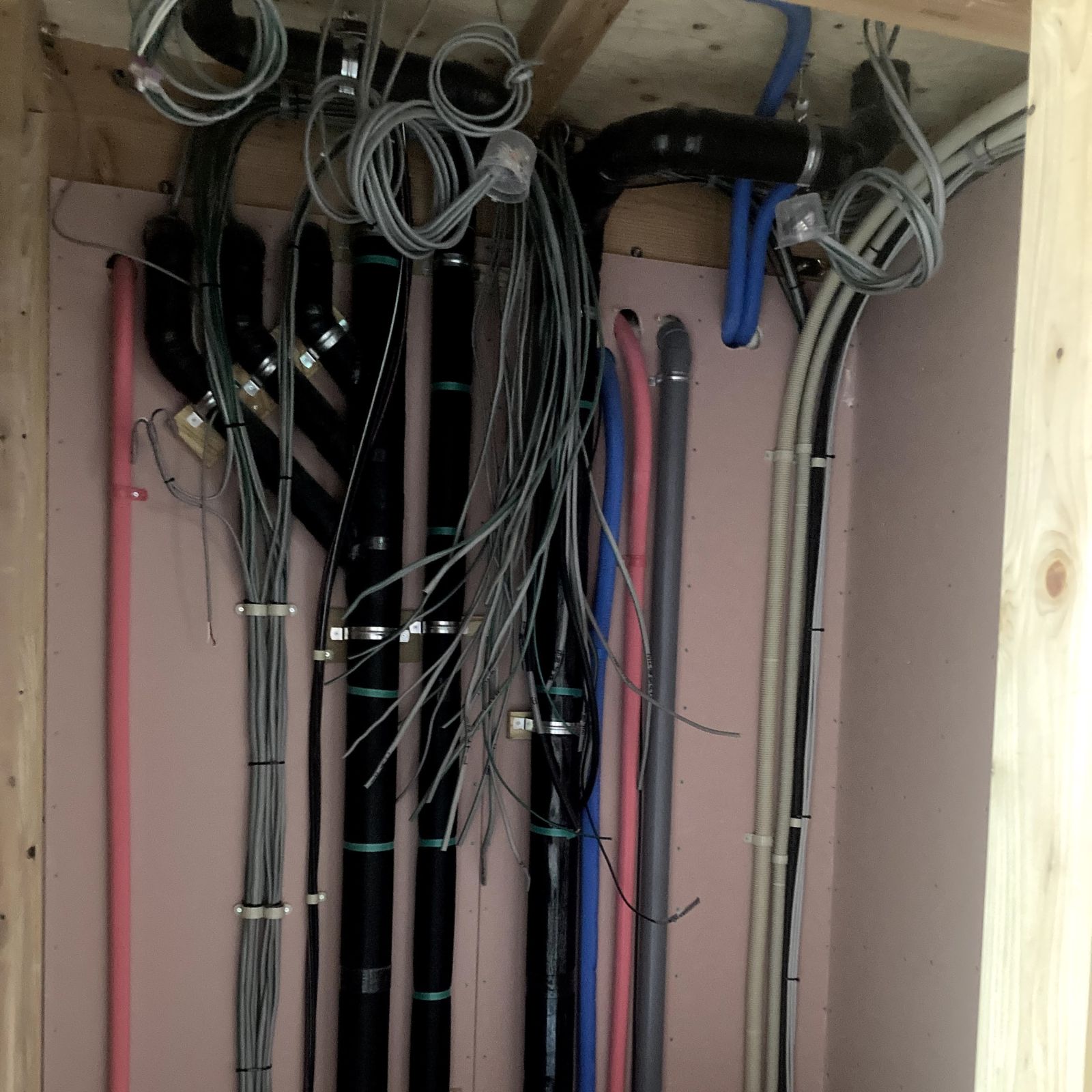 給排水・電気を集約したパイプシャフト