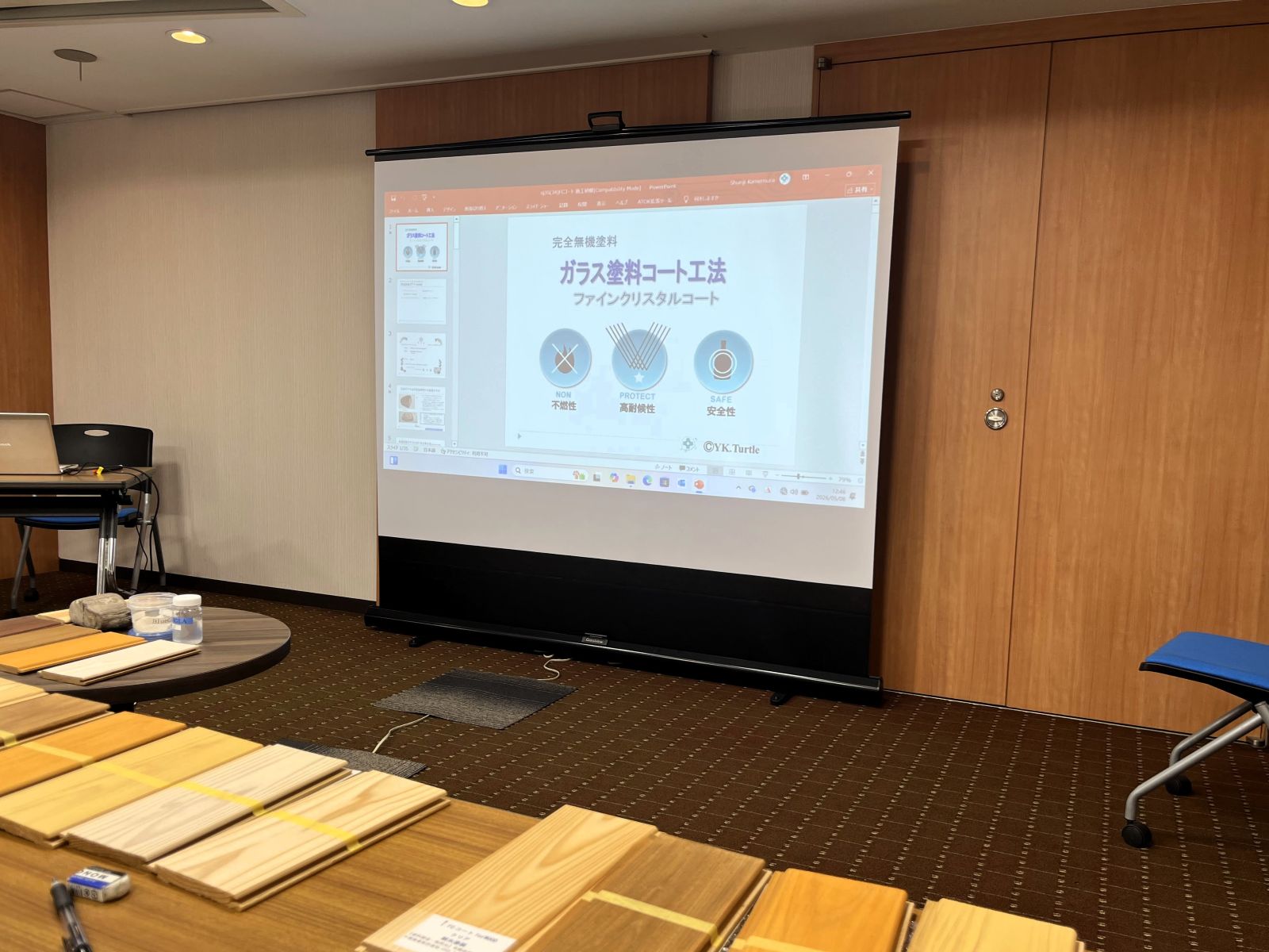 液体ガラス塗料講習会1日目の会場風景
