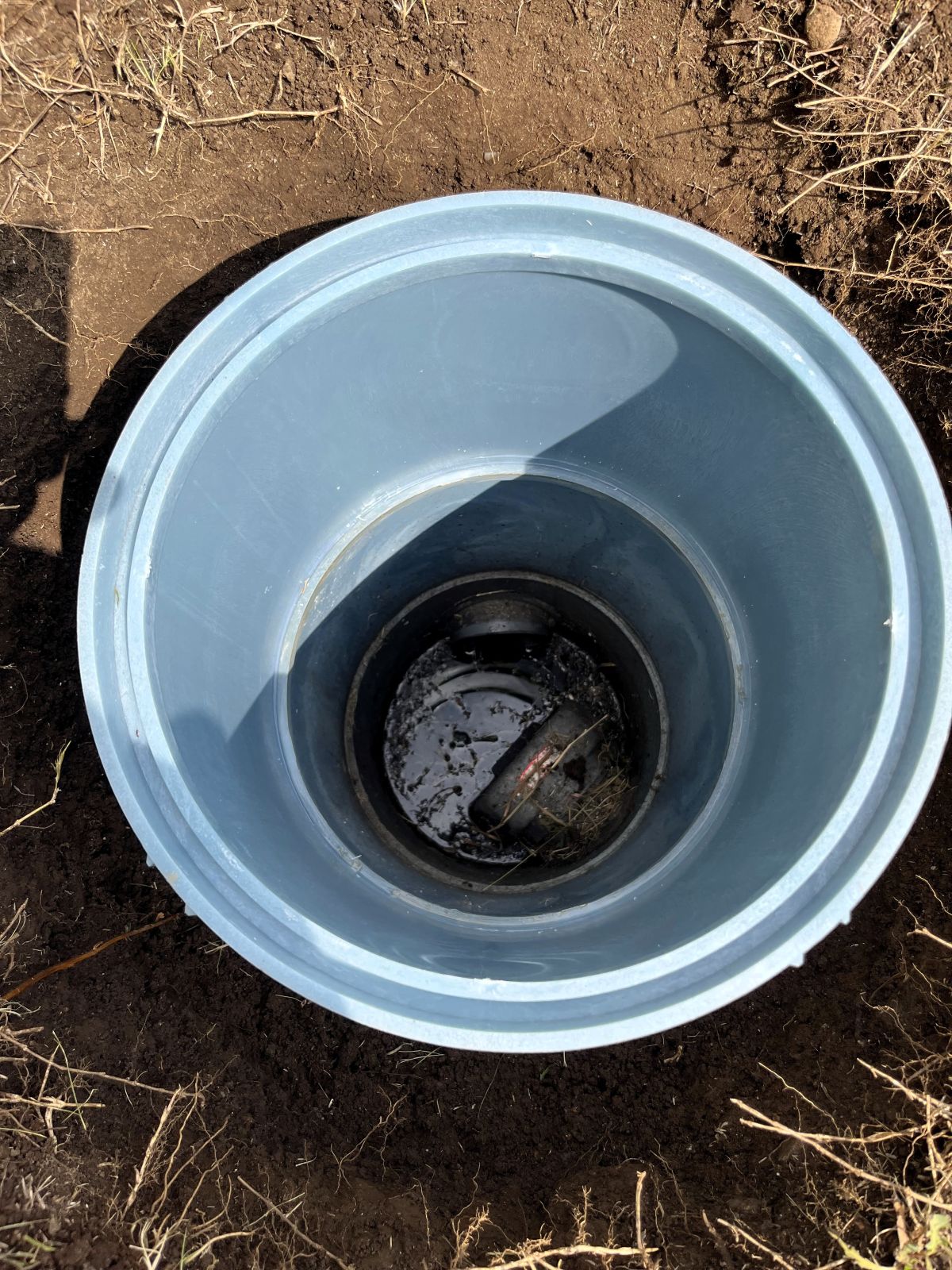 既存の排水管を活かして新しいエスロンカイショマスを取り付けた状態
