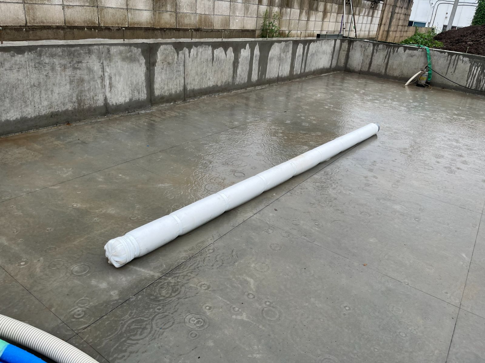 有孔管への土や砂の流入を抑えるために使用する透水シート